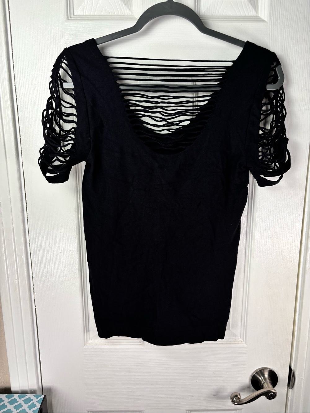 Black Women's Cutout Back & Sleeve Top Large - Picture 4 of 8